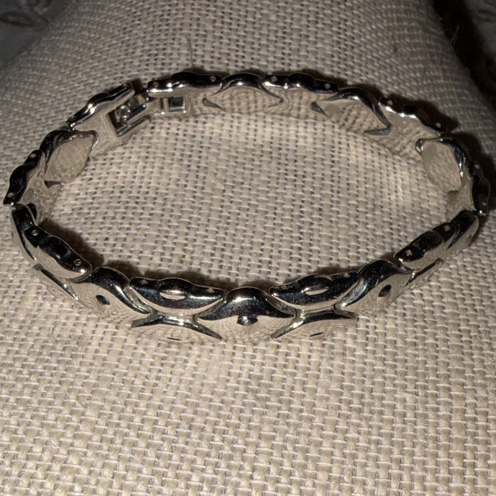 Chic Silver Bracelet for Women - Picture 1 of 6